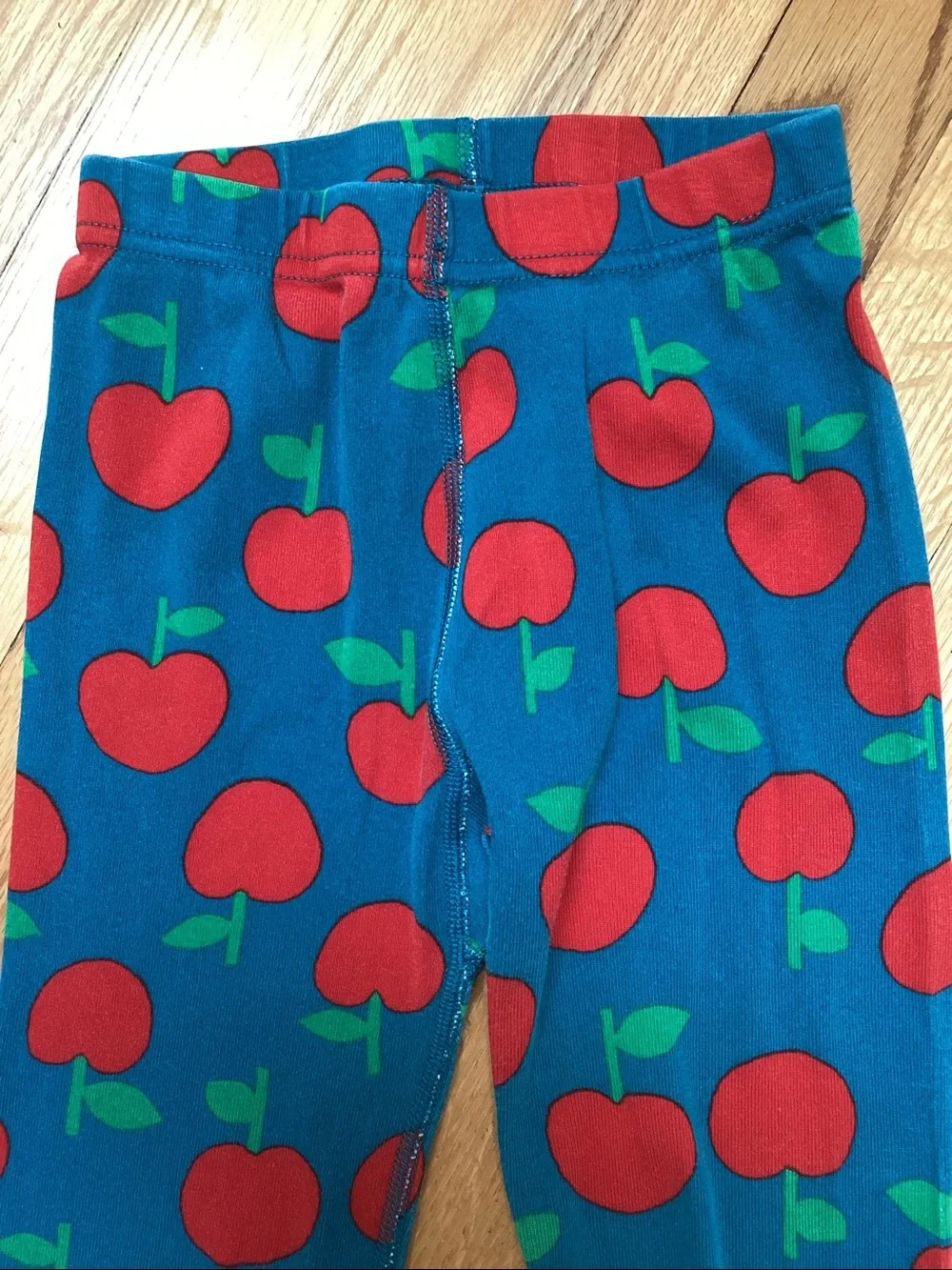 Hanna Andersson apple print long john pajama set size 5